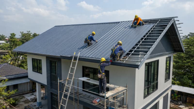 Thi công mái tôn giá rẻ: 7 cách tối ưu chi phí mà không ảnh hưởng chất lượng