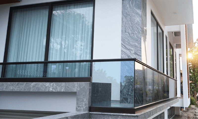 Báo giá lan can kính mới nhất 2026