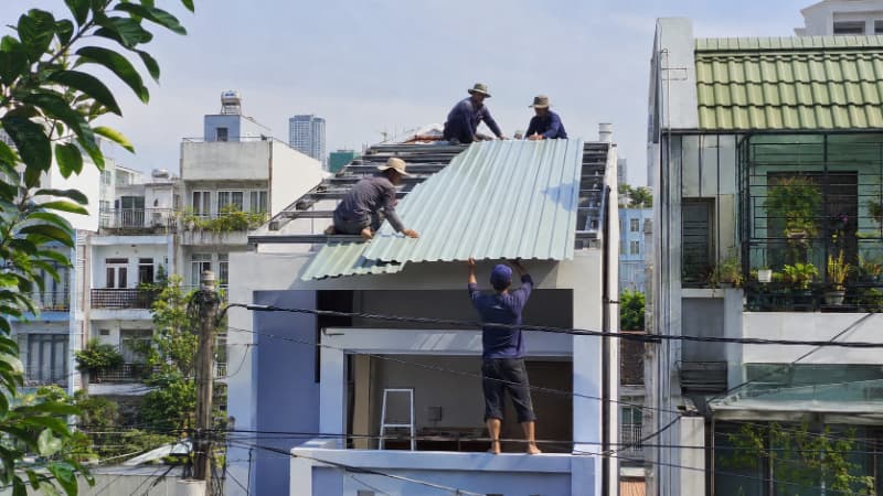 Cách tính báo giá thi công mái tôn TP.HCM theo diện tích thực tế