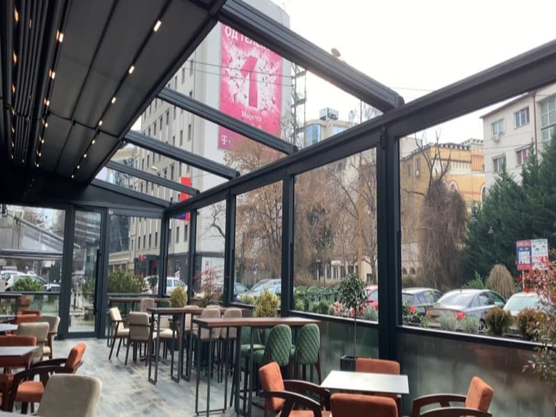 Tiêu chí chọn mái kính lấy sáng: Tránh 5 sai lầm khiến bạn tốn tiền oan